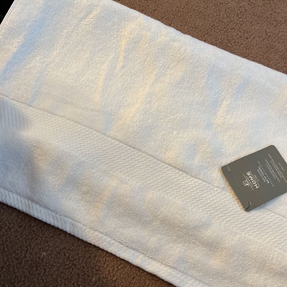 NWT BATH TOWEL